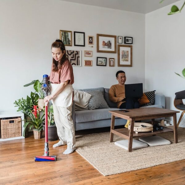 How Carpet Cleaning Services Transform Home Living Conditions