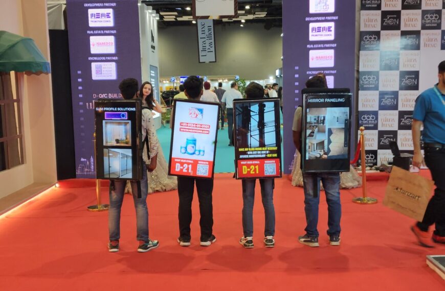 “The Role of Technology in Enhancing Lookwalker Advertising”